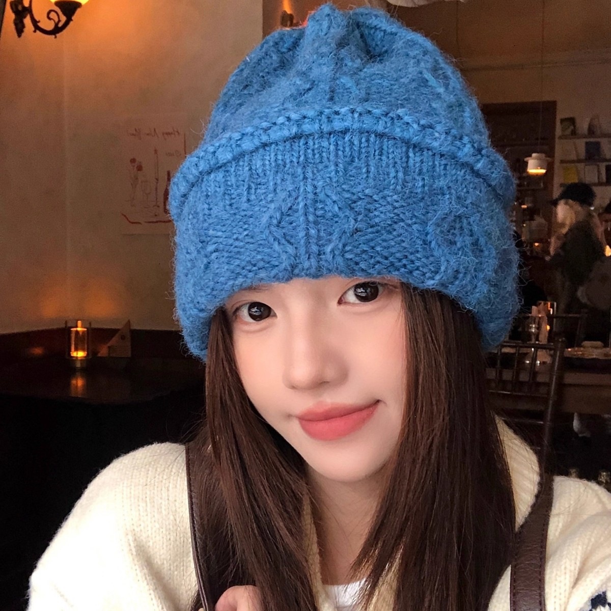Crèmekleurige kabelgebreide be - Beanie Cuffed Knit recensie en prijs