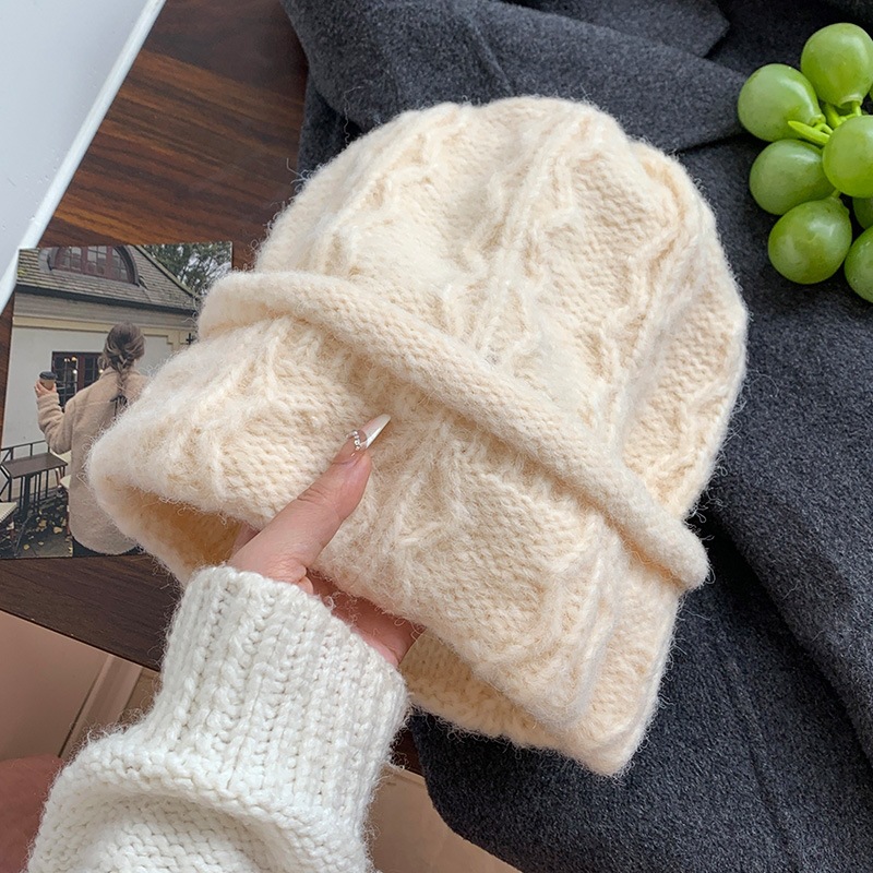 Crèmekleurige kabelgebreide be - Beanie Cuffed Knit recensie en prijs